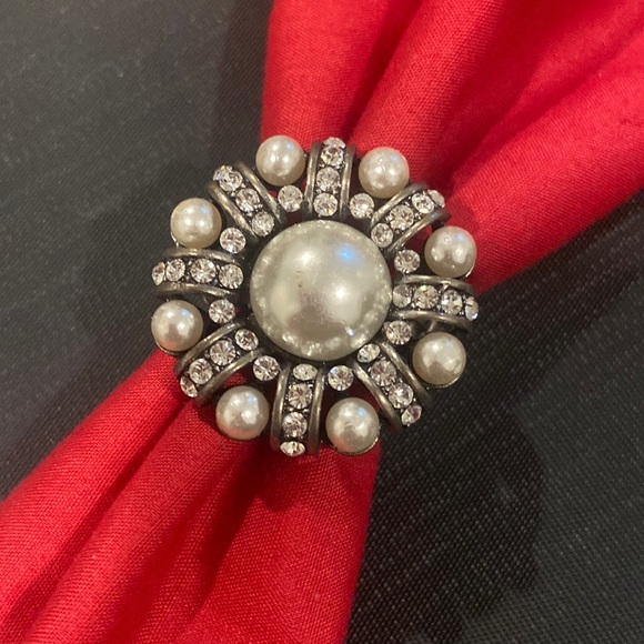Pearl and Rhinestone Lady’s Ring - Picture 1 of 4